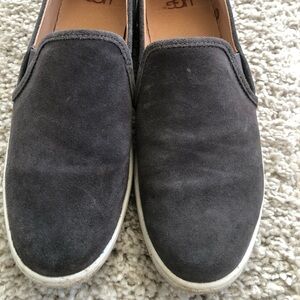 Ladies 7.5 Ugg shoes